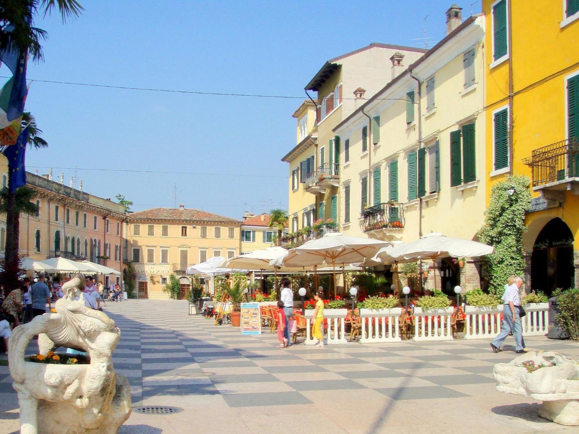 Enticing Holiday Home In Lazise With Swimming Pool Zewnętrze zdjęcie