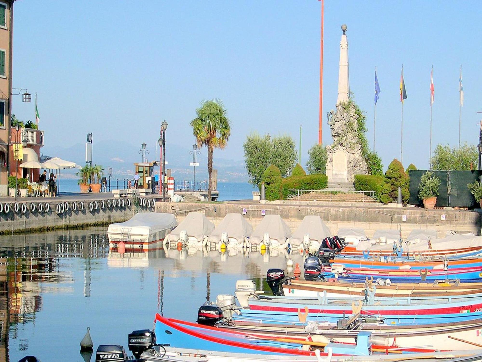 Enticing Holiday Home In Lazise With Swimming Pool Zewnętrze zdjęcie